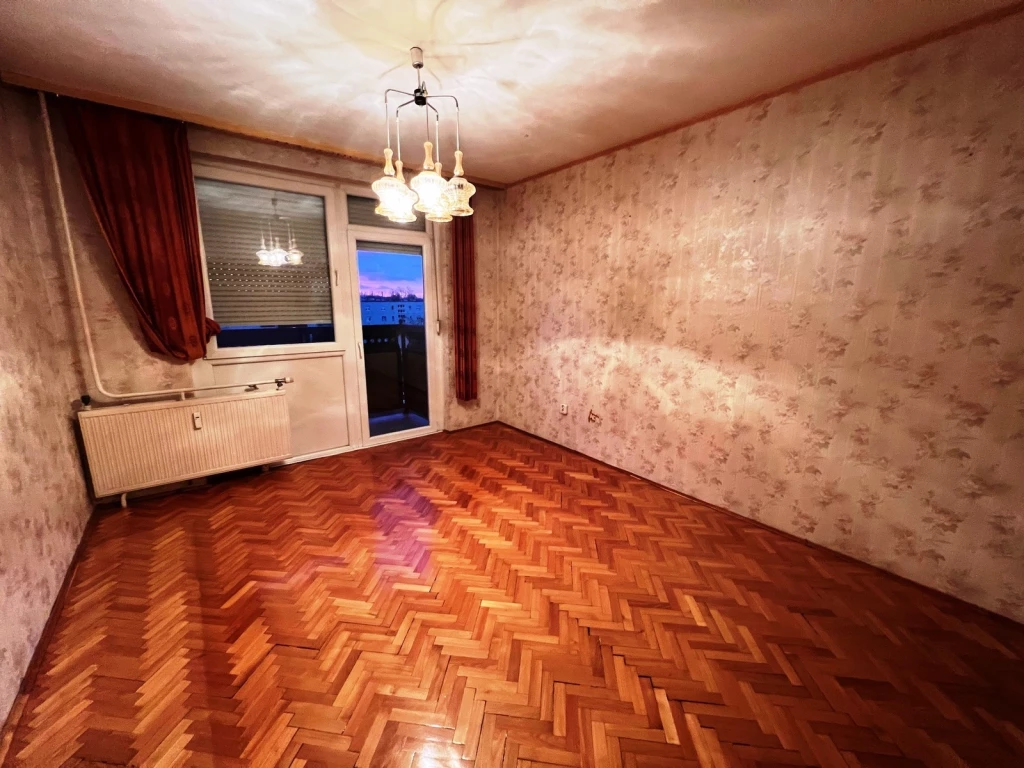 TOLDI UTCÁN 2 SZOBÁS LIFTES 4. EMELETI ERKÉLYES LAKÁS ELADÓ