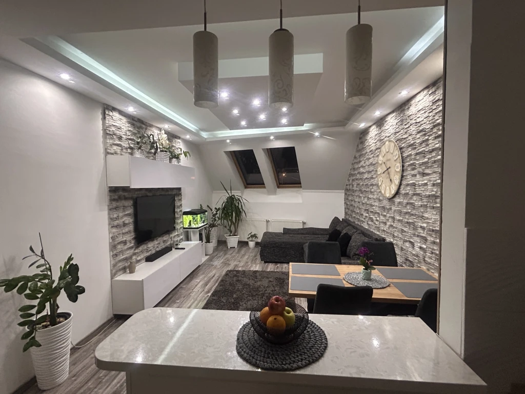 NYÍREGYHÁZA-BELVÁROS TÁGAS NAPPALI+2 SZOBÁS LAKÁS ELADÓ