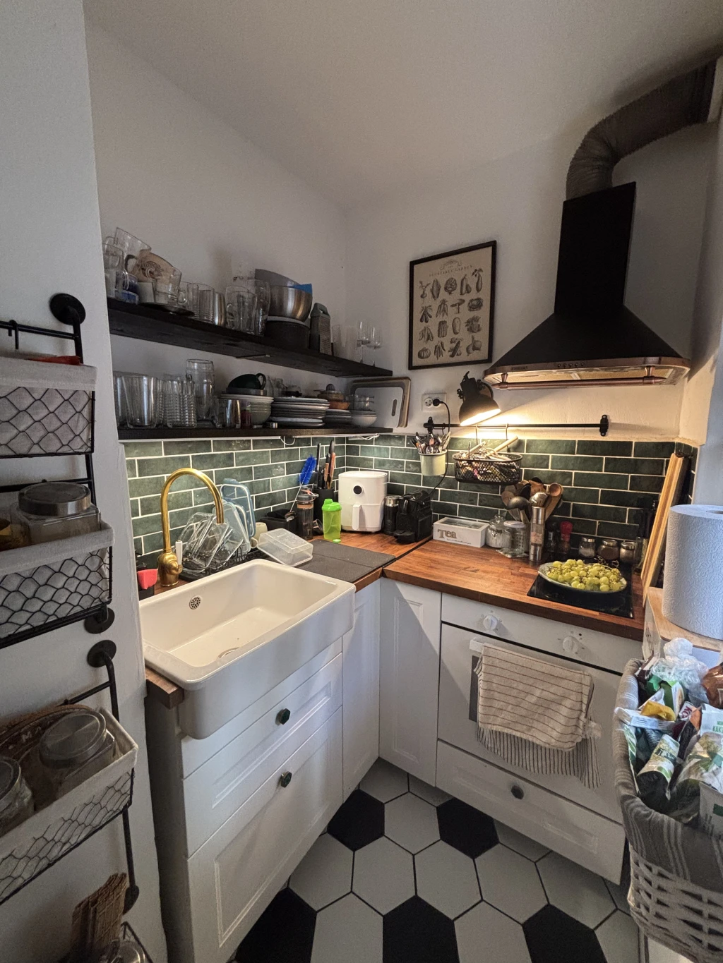 NYÍREGYHÁZA BELVÁROSBAN ELSŐ EMELETI LAKÁS ELADÓ