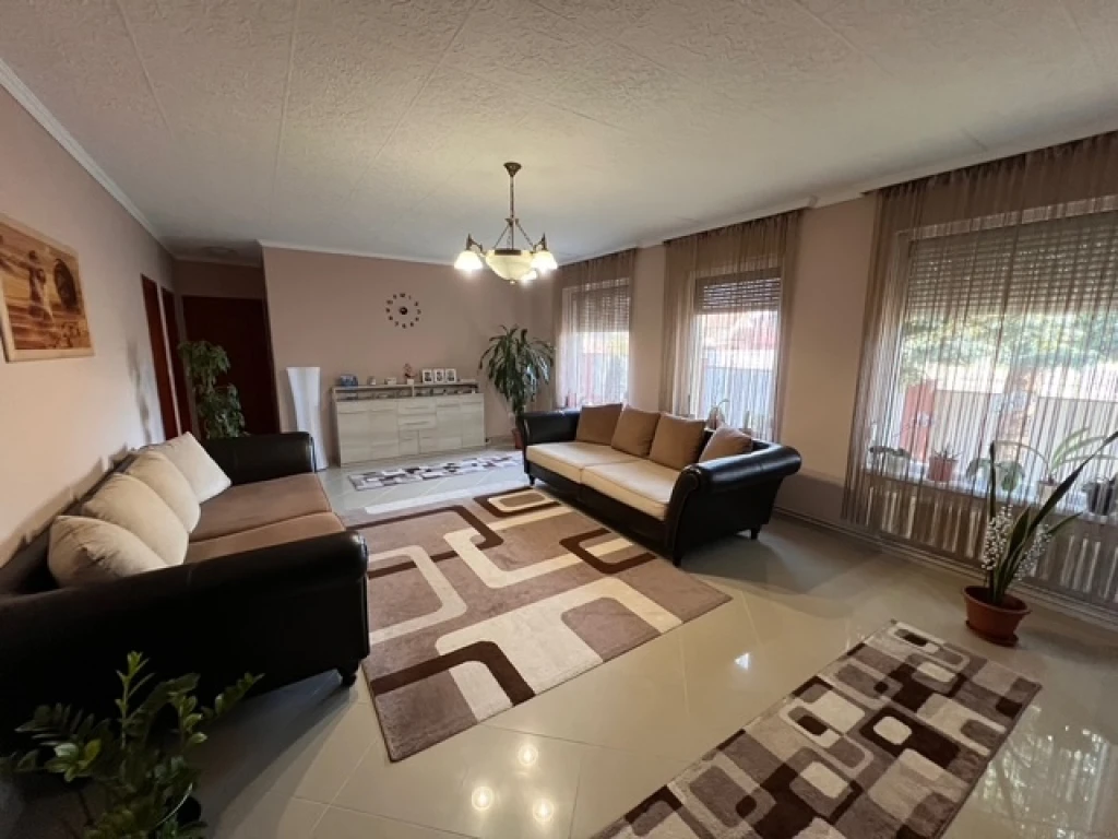 c3-1-name c2-1-name, Sényő