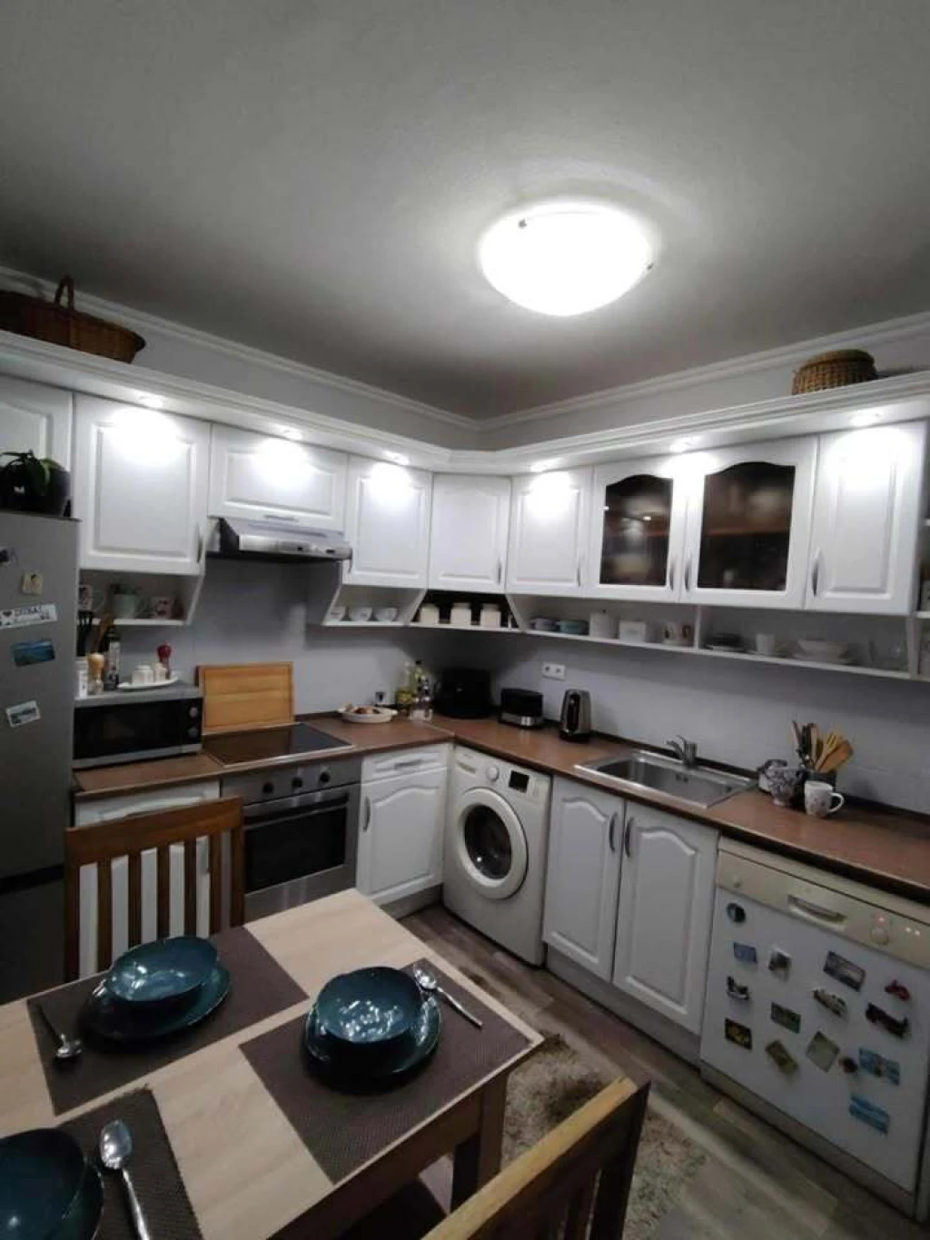 VASVÁRI PÁL UTCÁN 1+2 SZOBÁS ERKÉLYES LAKÁS ELADÓ