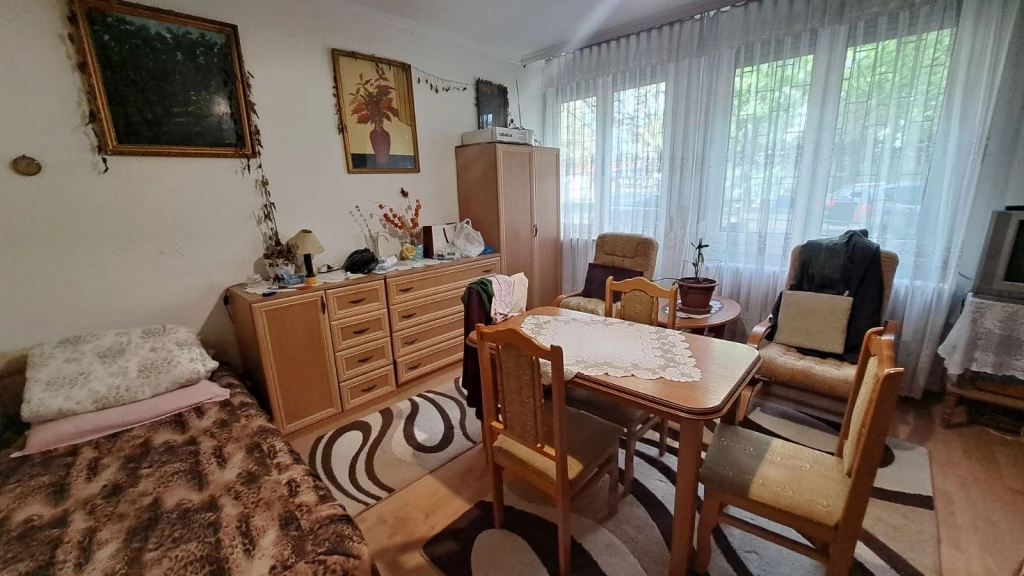 BELVÁROS KÖZELÉBEN 1 SZOBA-KONYHÁS 32 M2-ES LAKÁS ELADÓ.