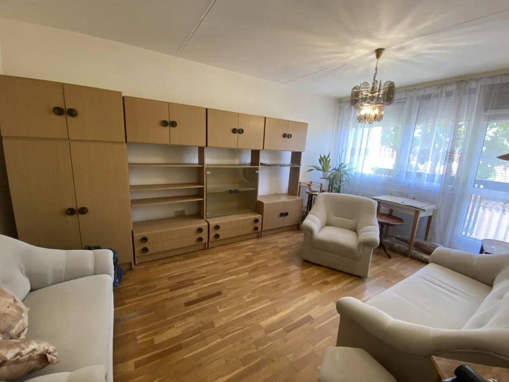 NYÍREGYHÁZA VASÚTÁLLOMÁS KÖZELÉBEN 1.EMELETEN 2 SZOBÁS ERKÉLYES LAKÁS ELADÓ