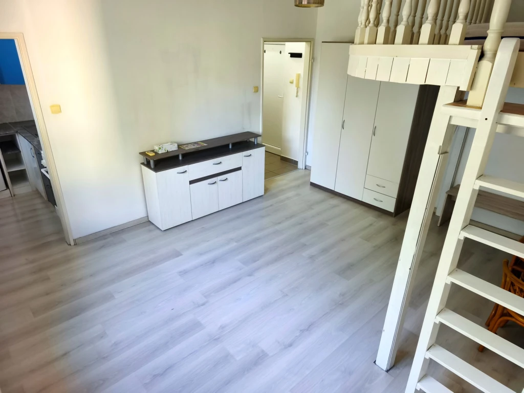 Nyíregyházán a Damjanich lakóparkban 28 nm-es, egy szobás lakás eladó.