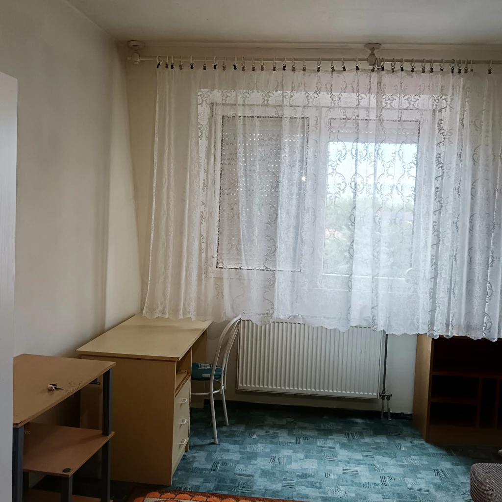 NYÍREGYHÁZA BELVÁROS PEREMÉN KIS LAKÁS ELADÓ