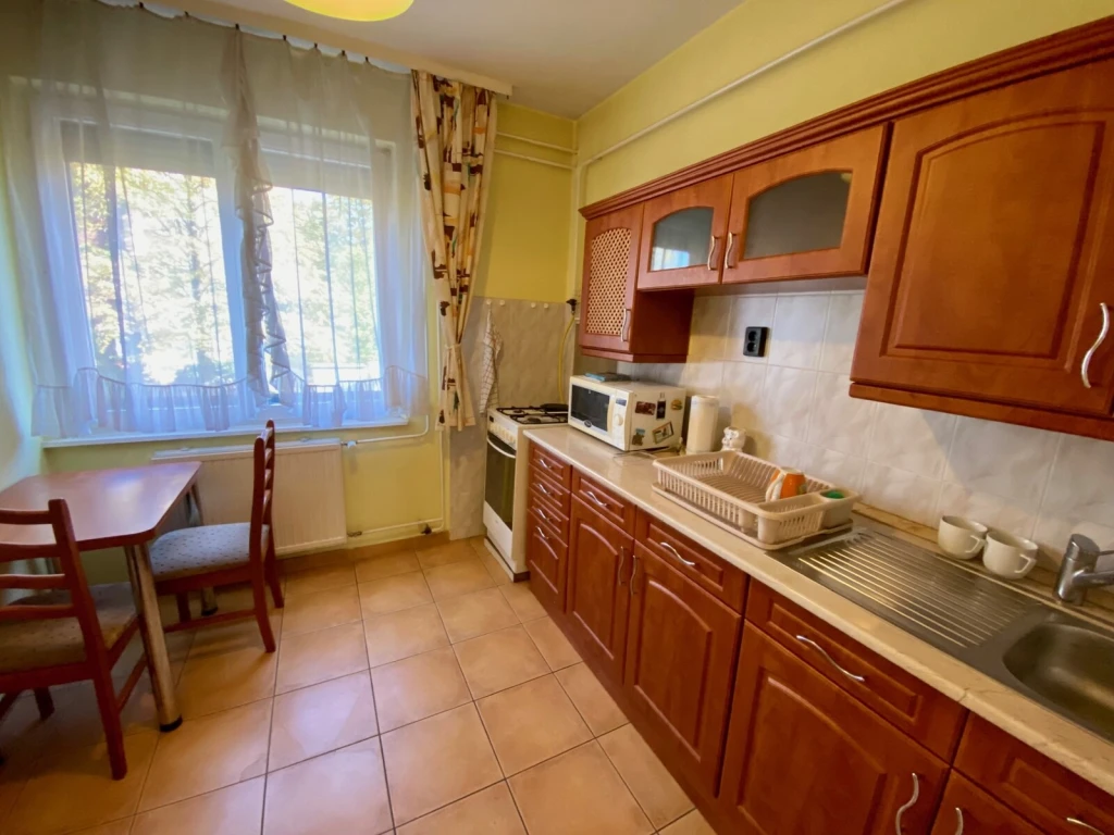 NYÍREGYHÁZÁN, A KORÁNYI FRIGYES UTCÁN  83 M²-ES, NAPPALI + 3 HÁLÓSZOBÁS LAKÁS GARÁZZSAL ELADÓ!