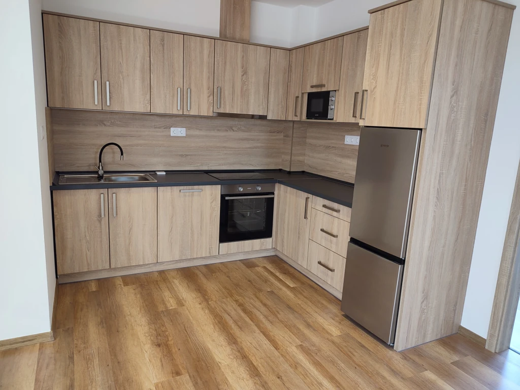 c3-1-name c2-19-name, Eger, Rác hóstya