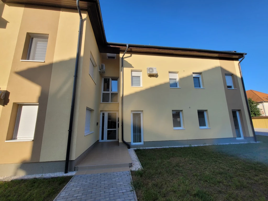 Rác hóstya kedvelt utcájában újszerű  lakások eladók