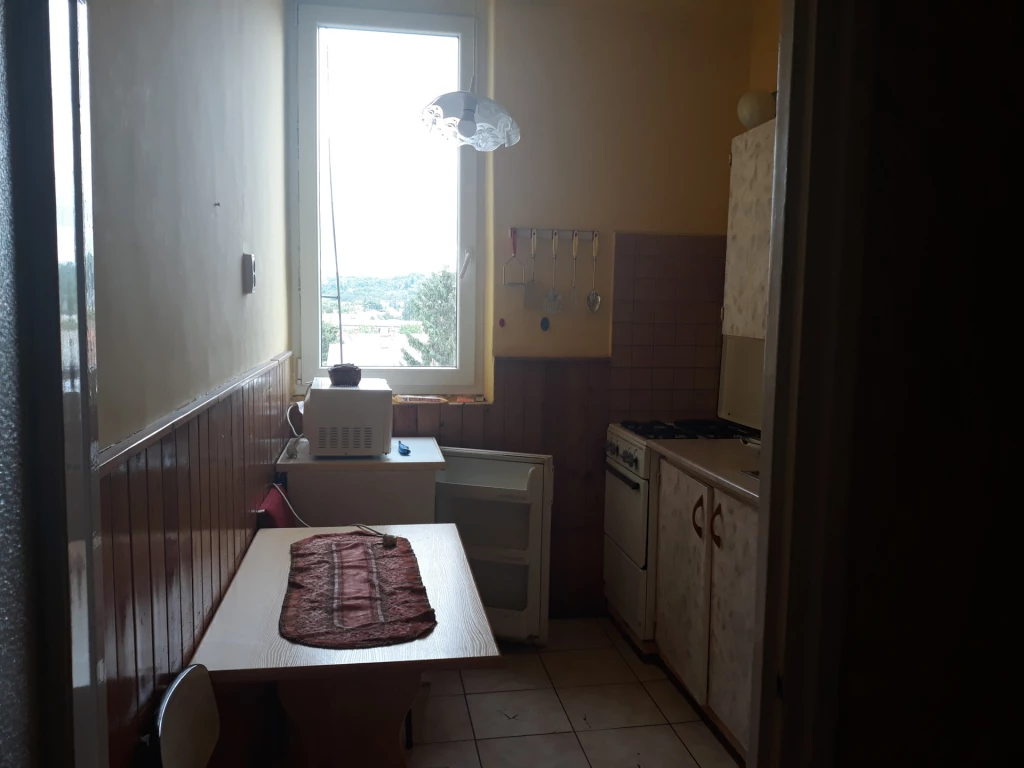 For rent brick flat, Eger