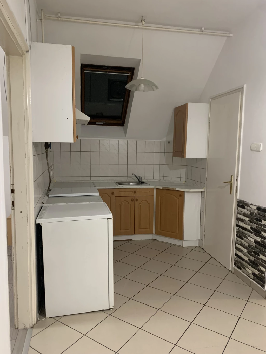 For rent brick flat, Eger