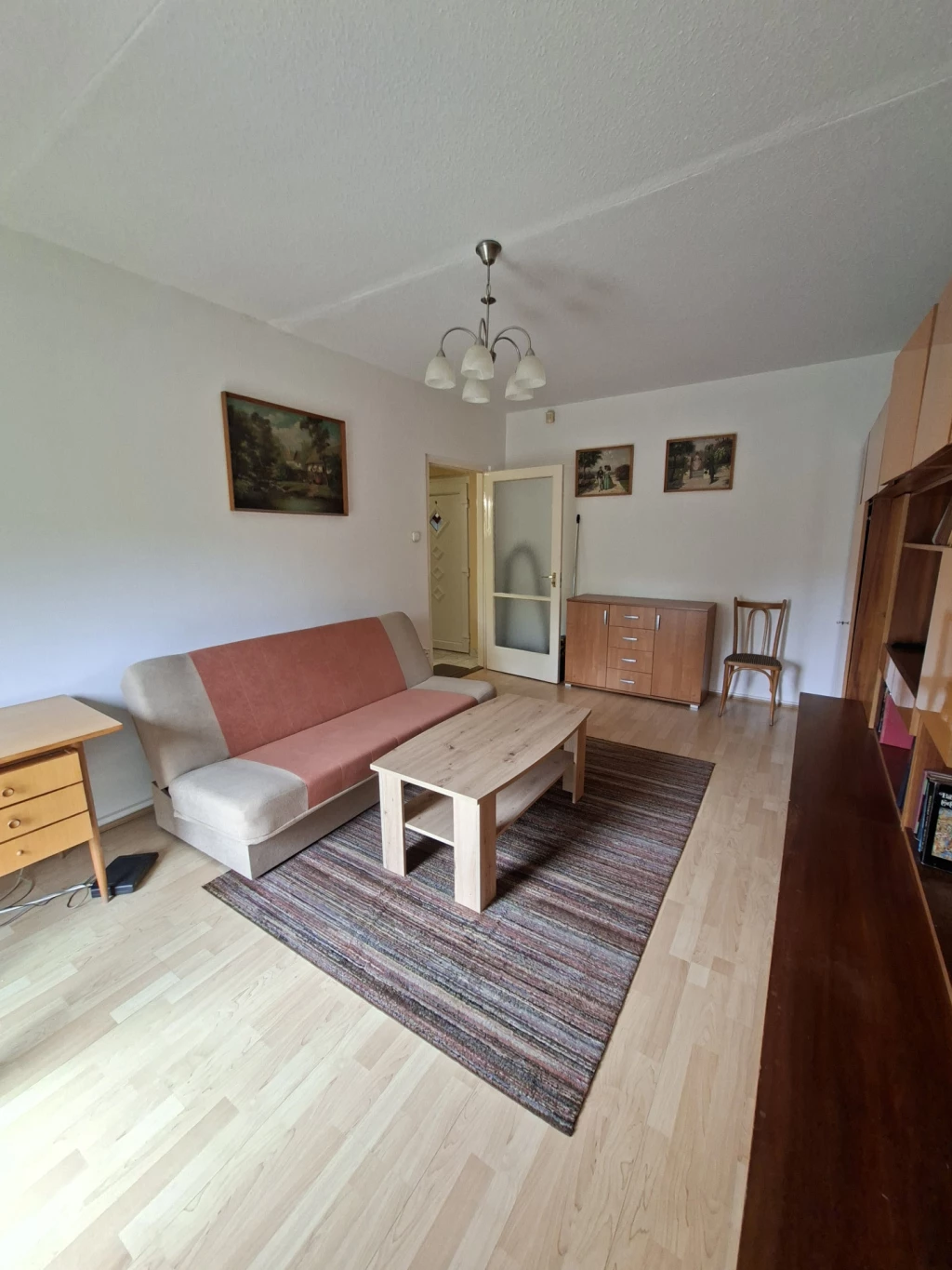Kiadó panellakás, Eger