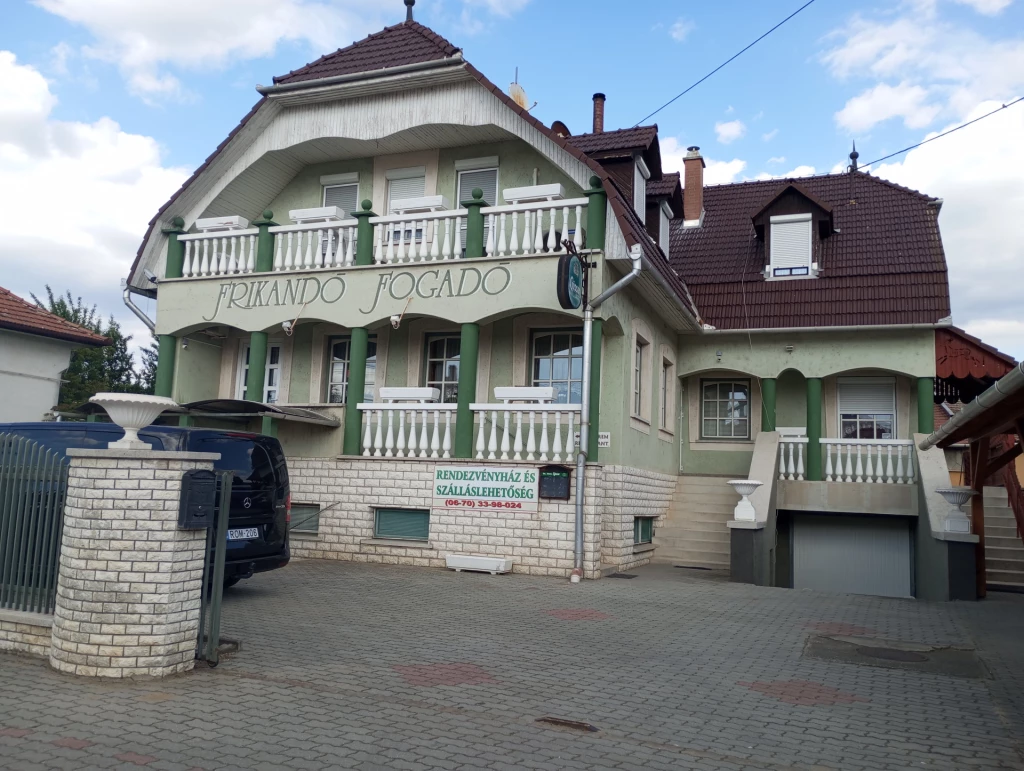 Eladó hotel, panzió, Jászapáti