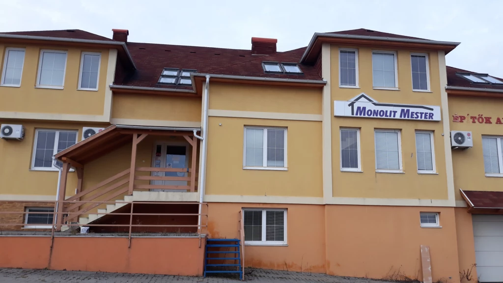 Kiadó áruház, Eger