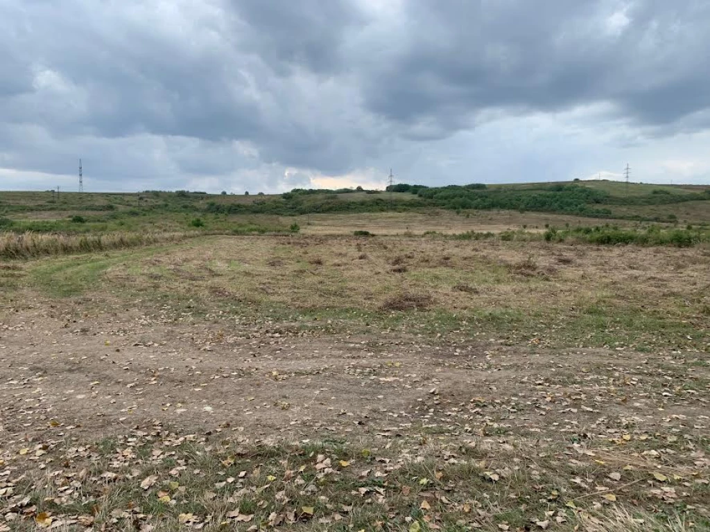 Eger dinamikusan fejlődő területén, egyedi lehetőséget biztosító 9.482 m2 belterületi  építési telek eladó!