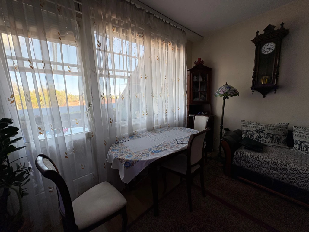 Egerben Belváros közeli egy plusz két félszobás lakás eladó