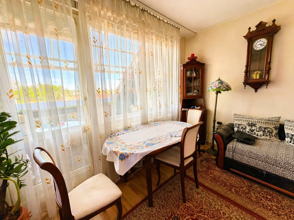 Egerben Belváros közeli egy plusz két félszobás lakás eladó