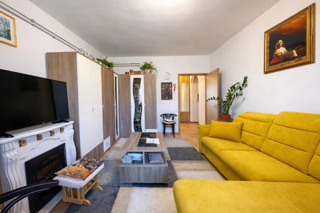 Egerben egy plusz két félszobás, felújított lakás az Érsekkert közelében