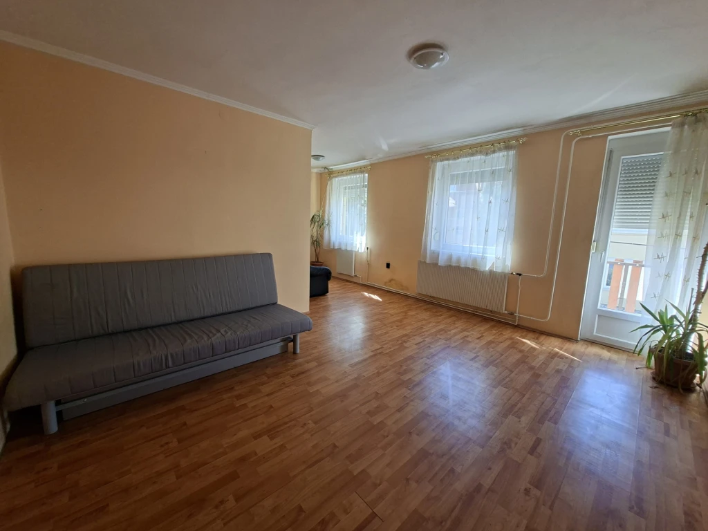 Eladó téglalakás, Eger, Lajosváros