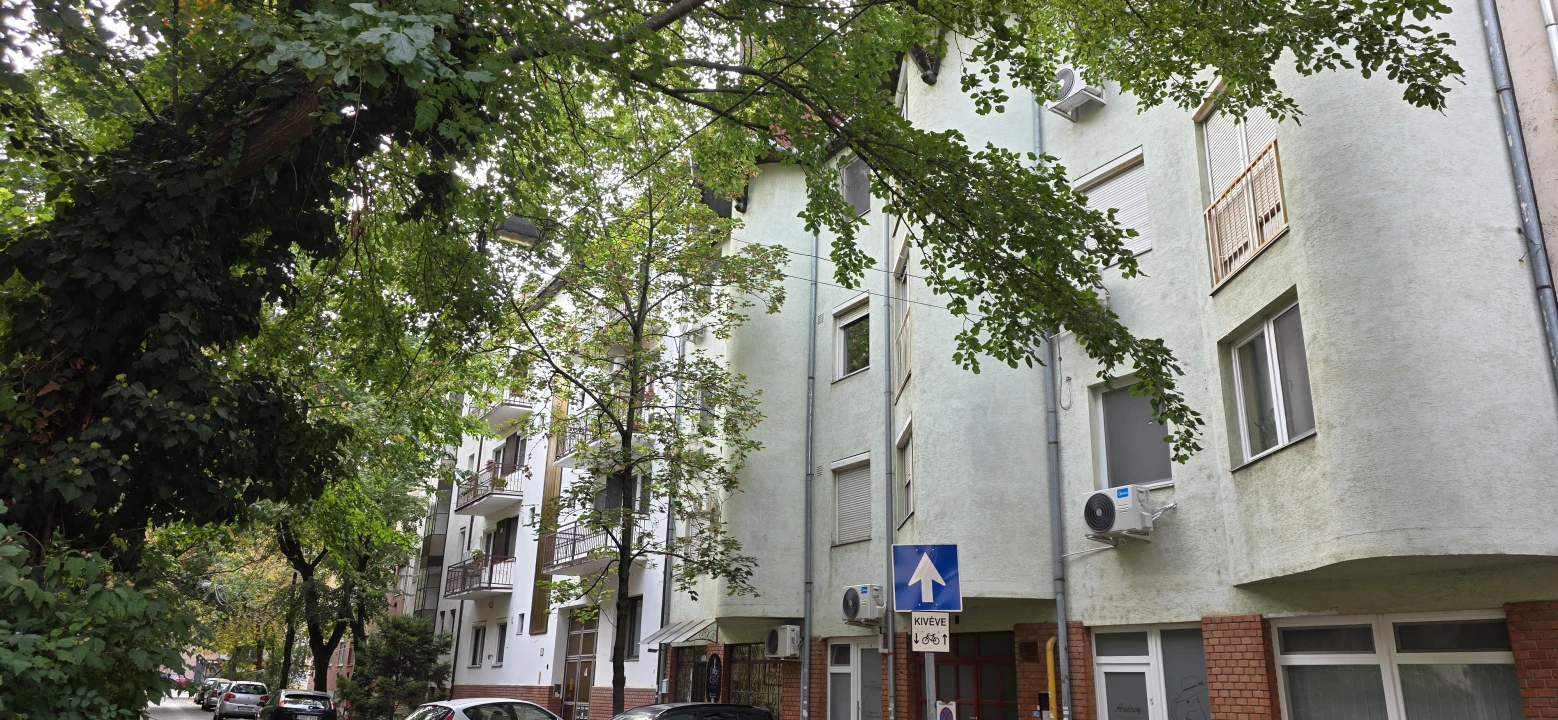 Eladó téglalakás, Szeged