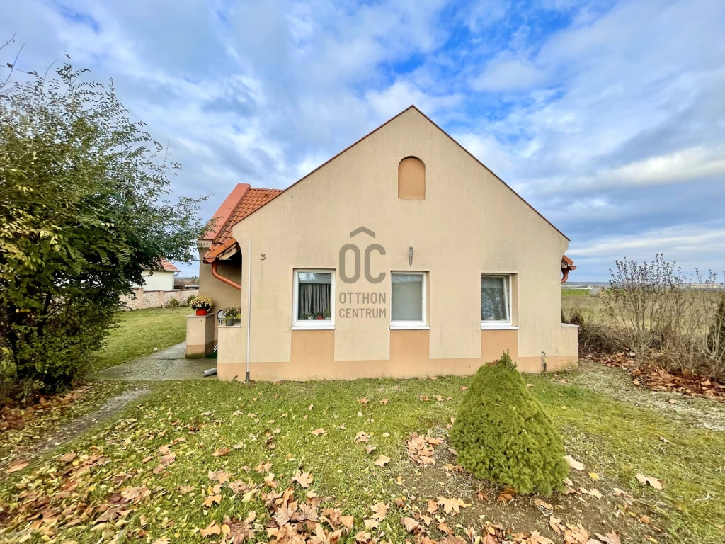 Eladó családi ház, Zsira, Zsira