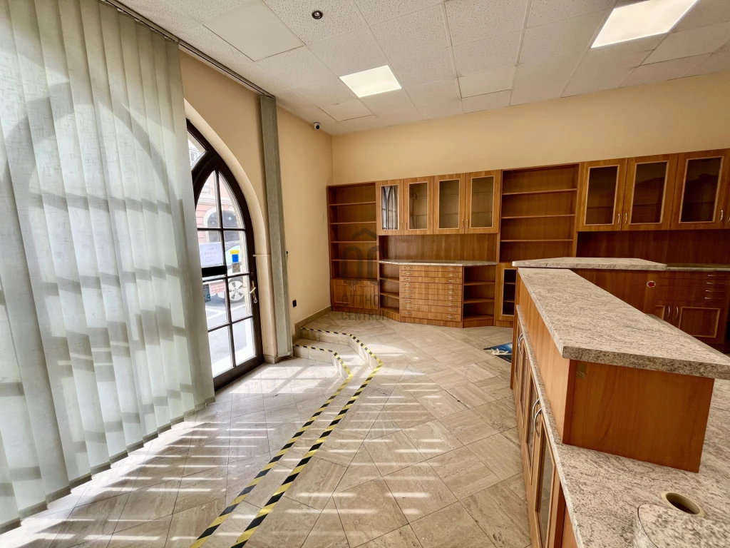 Eladó iroda, irodaház, Sopron, Belváros-külső