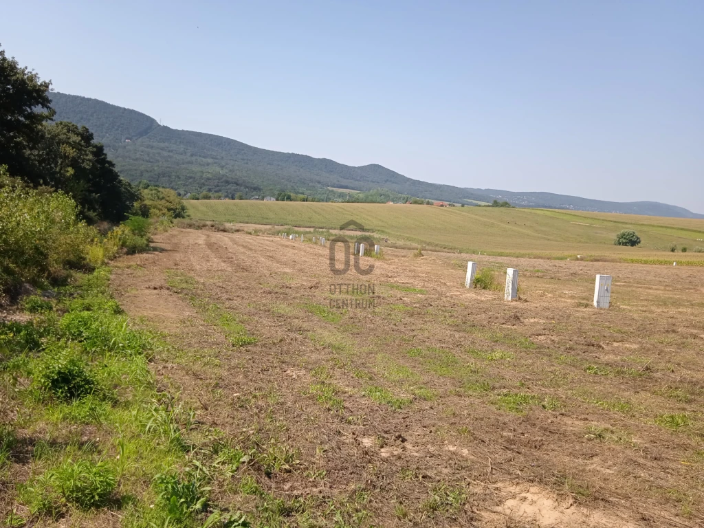 Eladó építési telek, Üröm, Üröm