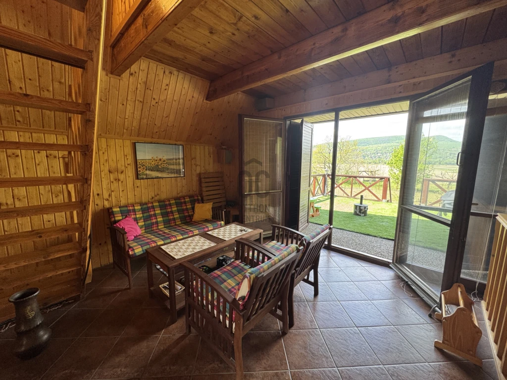 Eladó üdülő, nyaraló, Pócsmegyer, Surány