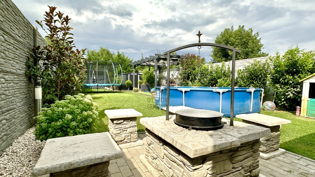 Eladó sorház, Debrecen, Hatvan utcai kert