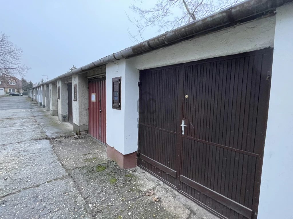 Eladó egyedi garázs, Debrecen, Vargakert