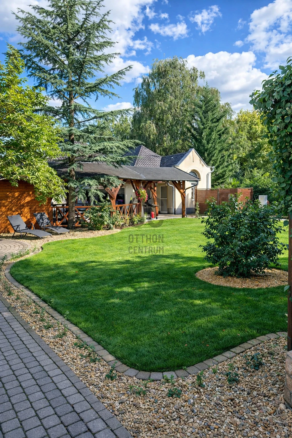 c3-1-name c2-1-name, Debrecen, Veres Péter-kert