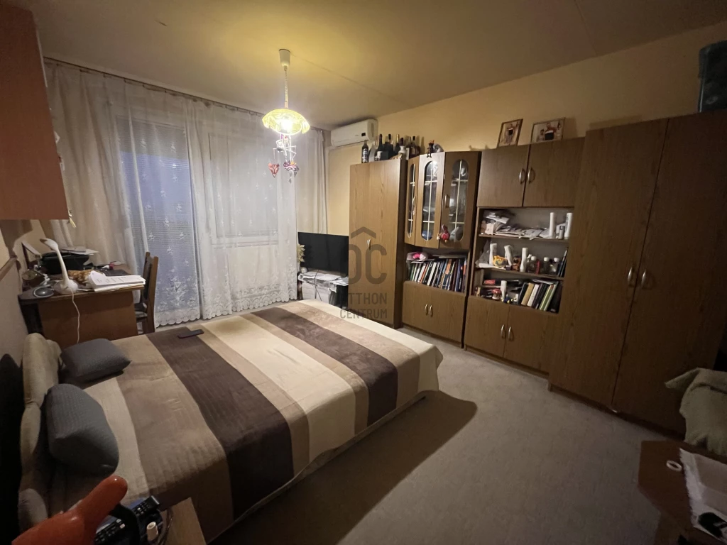 Eladó panellakás, Debrecen, Újkert