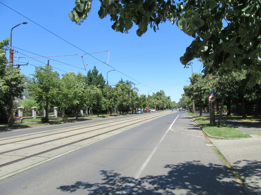 Eladó egyedi garázs, Debrecen, Nagyerdő