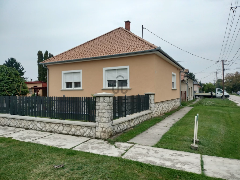 c3-1-name c2-1-name, Öttevény, Öttevény