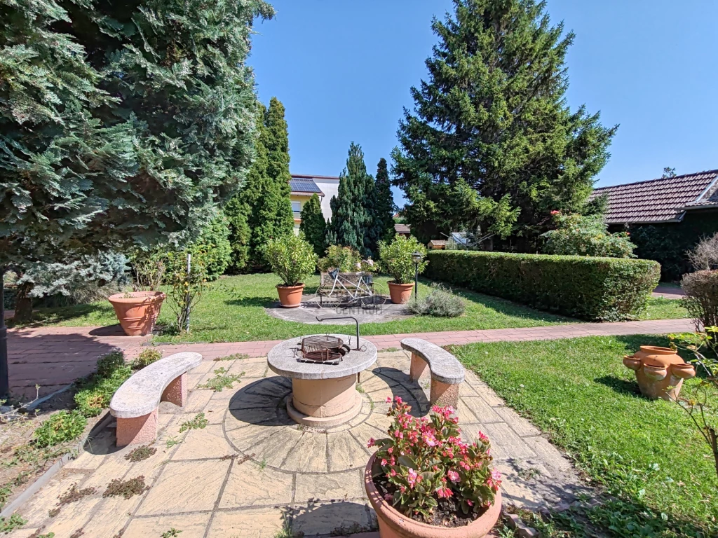 Eladó családi ház, Győr, Újváros