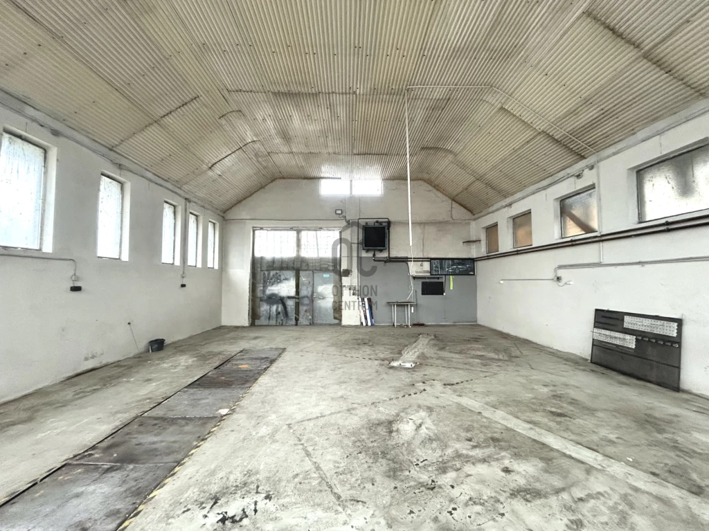 Kiadó raktár, Győrzámoly, Győrzámoly