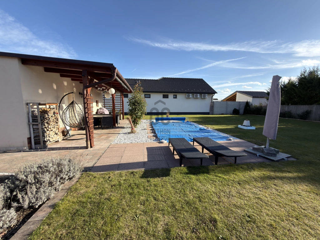 Eladó családi ház, Győr, Ménfőcsanak