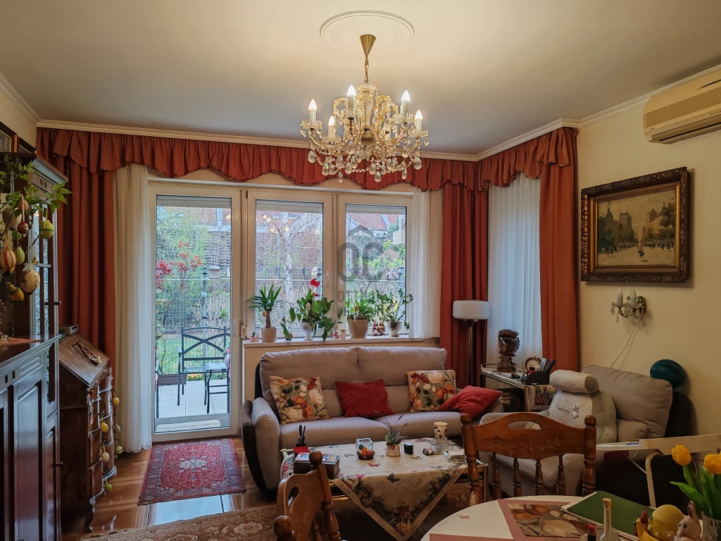 c3-1-name c2-19-name, Győr, Révfalu