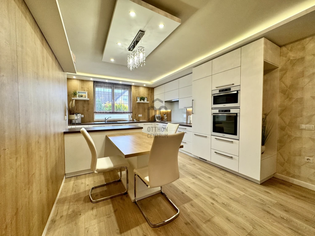 c3-1-name c2-1-name, Győr, Ménfőcsanak