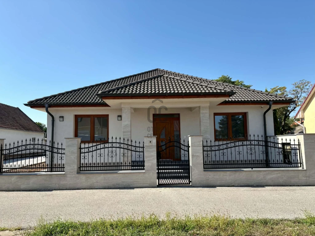 Eladó családi ház, Nyúl, Nyúl