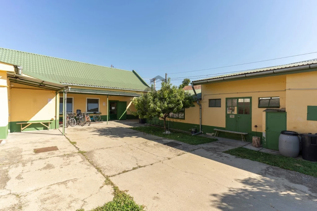 Eladó egyéb kereskedelmi-ipari, Bátaszék, Bátaszék