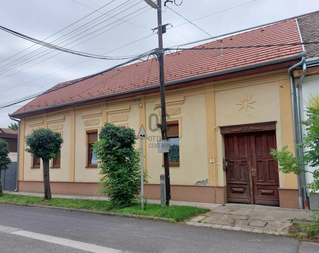 Eladó családi ház, Szekszárd, Szekszárd, Kossuth Lajos utca