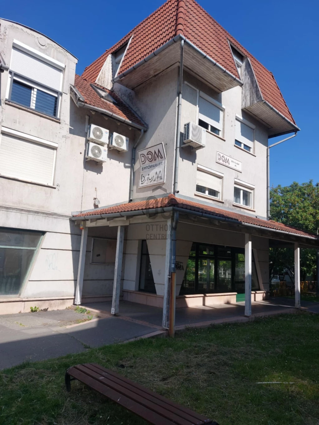 Kiadó egyéb kereskedelmi-ipari, Szekszárd, Városközpont