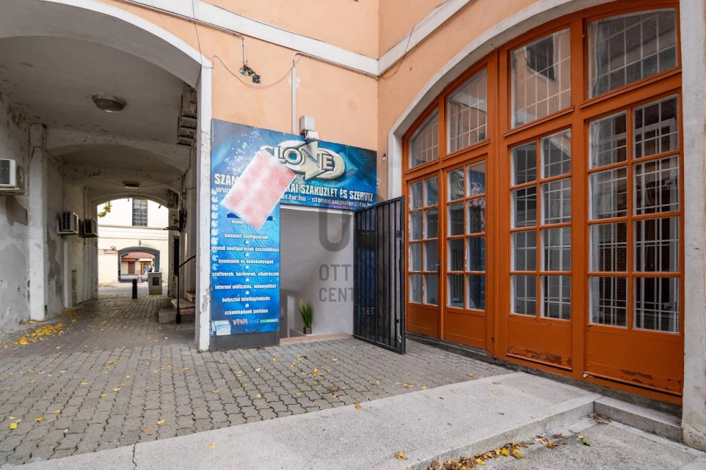 Eladó egyéb kereskedelmi-ipari, Szekszárd, Városközpont