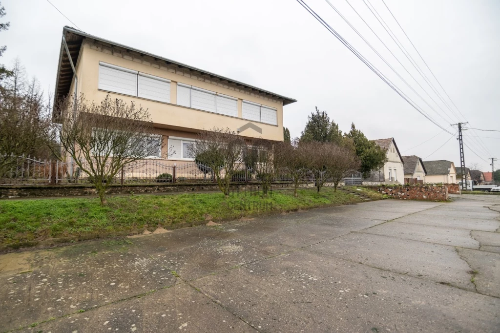 Eladó családi ház, Tolnanémedi, Tolnanémedi, Kossuth Lajos utca