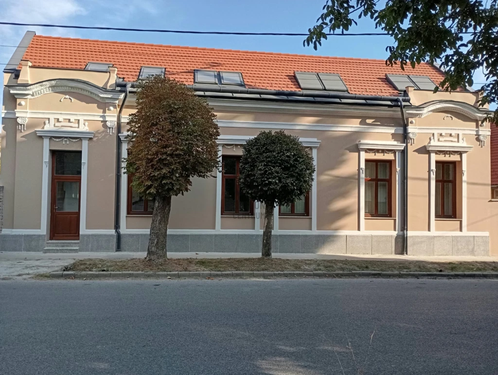 Eladó téglalakás, Szekszárd, Felsőváros, Remete utca