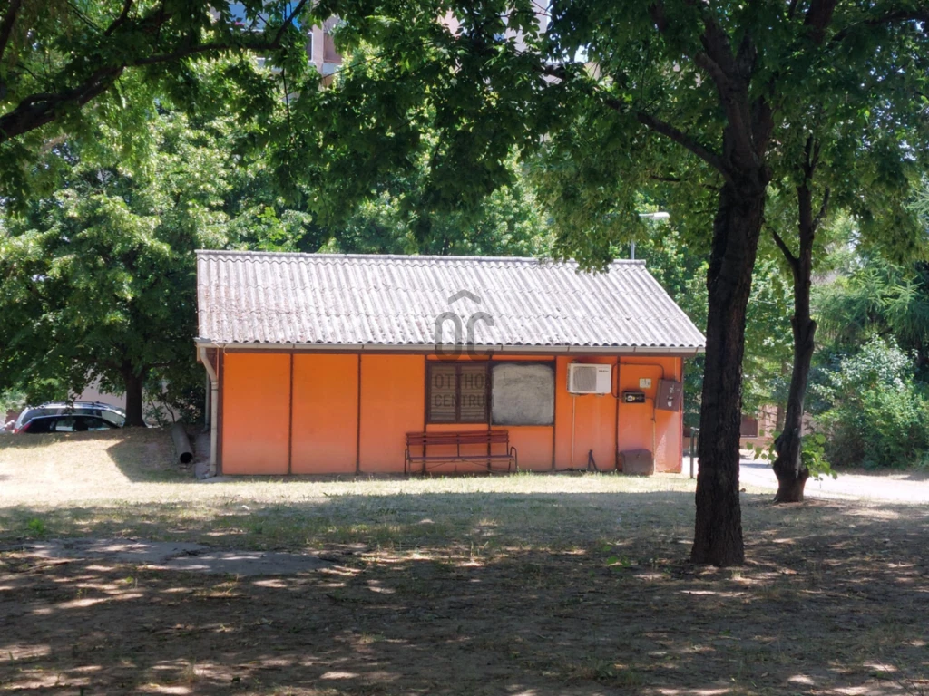 Eladó egyéb kereskedelmi-ipari, Szekszárd, Bottyán-hegy