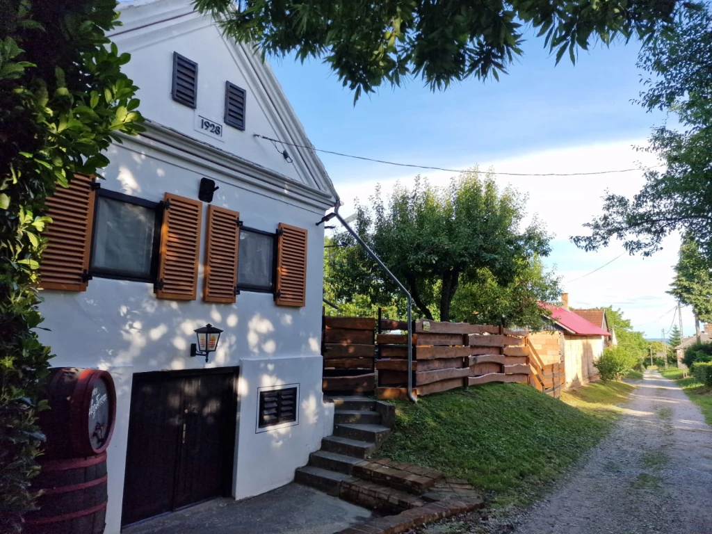 Eladó üdülő, nyaraló, Eszteregnye, Eszteregnye