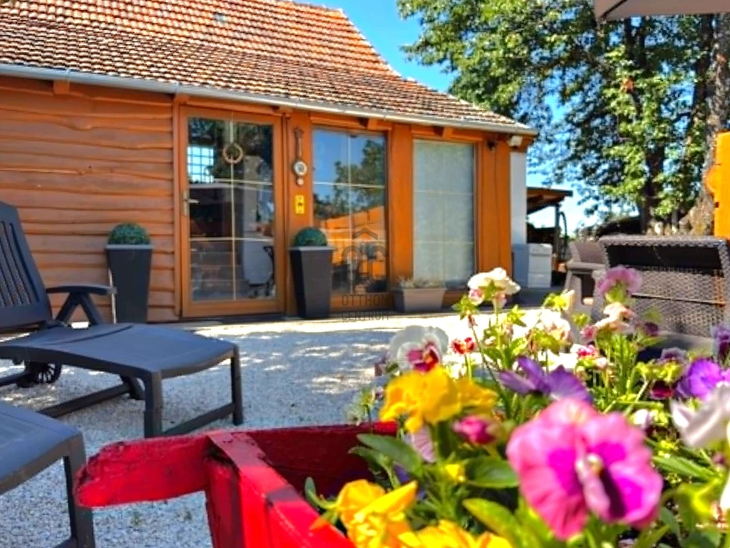Eladó üdülő, nyaraló, Eszteregnye, Eszteregnye