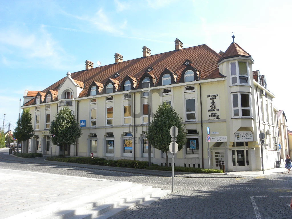 Eladó téglalakás, Keszthely, Belváros