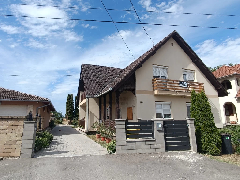 c3-1-name c2-1-name, Balatonlelle, Balatonlelle